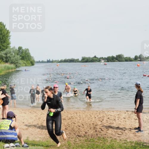 21.06.2025 - 27. Vierlanden-Triathlon MichiJ http://msf.ph/oto/8015102 15.06.2026 10:16:24 Schwimmen 477, 487, 489, 491, 494, 499, 523, 526, 574, 611, 614, 634 meine-sportfotos.de
