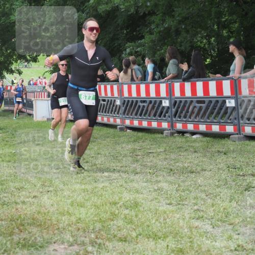21.06.2025 - 27. Vierlanden-Triathlon KatJ http://msf.ph/oto/8015164 15.06.2025 13:13:15 Ziel 677, 723, 761 meine-sportfotos.de