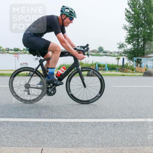 21.06.2025 - 27. Vierlanden-Triathlon H.Heesch http://msf.ph/oto/8015166 15.06.2025 11:52:39 Radfahren 663, 785, 789, 856, 963 meine-sportfotos.de