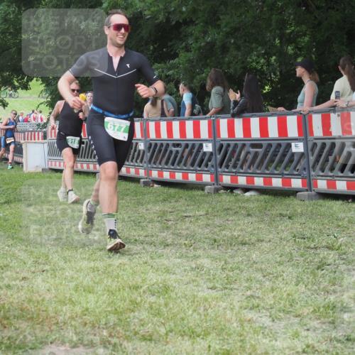 21.06.2025 - 27. Vierlanden-Triathlon KatJ http://msf.ph/oto/8015168 15.06.2025 13:13:15 Ziel 677, 723, 761 meine-sportfotos.de