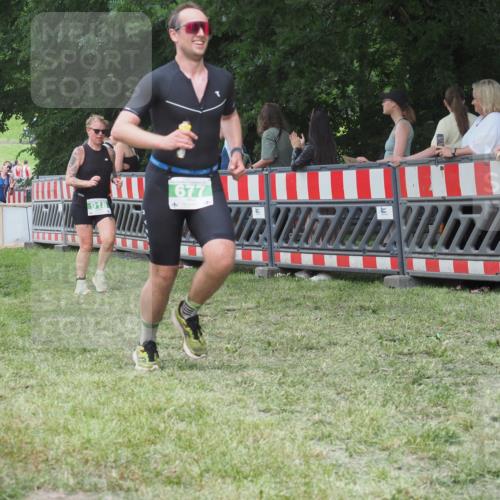 21.06.2025 - 27. Vierlanden-Triathlon KatJ http://msf.ph/oto/8015183 15.06.2025 13:13:15 Ziel 677, 723, 761 meine-sportfotos.de