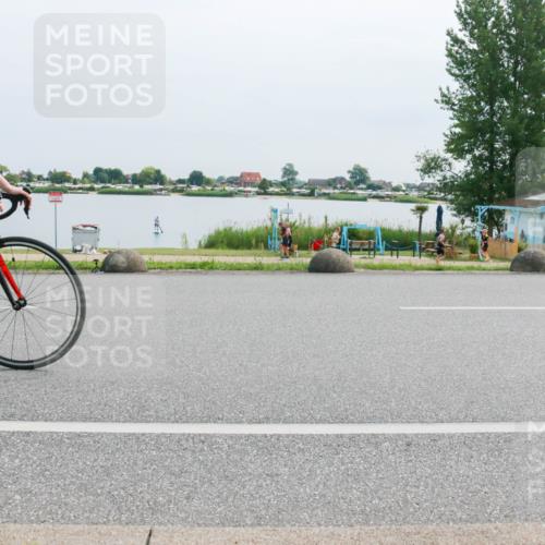 15.06.2025 - 27. Vierlanden-Triathlon H.Heesch http://msf.ph/oto/8015190 15.06.2025 11:12:38 Radfahren 553, 572, 696 meine-sportfotos.de