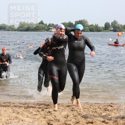 15.06.2025 - 27. Vierlanden-Triathlon Lena Gebhardt http://msf.ph/oto/8015193 15.06.2025 10:14:54 Schwimmen 476, 521, 525, 528, 559, 570, 592, 593, 605, 608, 1397 meine-sportfotos.de
