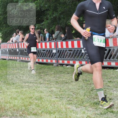 21.06.2025 - 27. Vierlanden-Triathlon KatJ http://msf.ph/oto/8015206 15.06.2025 13:13:15 Ziel 677, 723, 761 meine-sportfotos.de