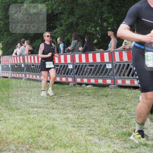 21.06.2025 - 27. Vierlanden-Triathlon KatJ http://msf.ph/oto/8015219 15.06.2025 13:13:16 Ziel 677, 723, 761 meine-sportfotos.de