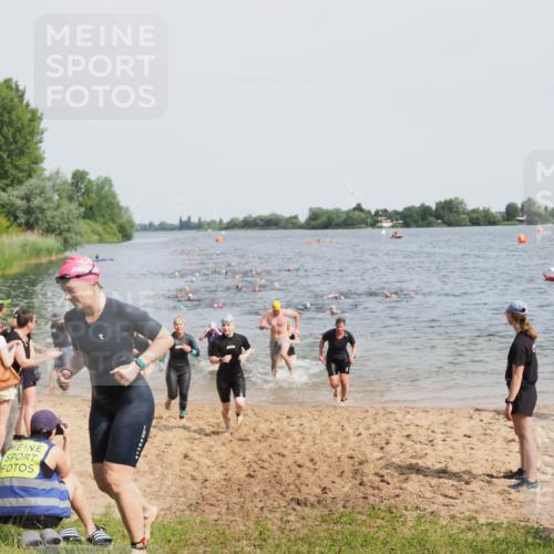 21.06.2025 - 27. Vierlanden-Triathlon MichiJ http://msf.ph/oto/8015223 15.06.2026 10:16:26 Schwimmen 477, 487, 491, 494, 499, 523, 526, 549, 574, 614, 634 meine-sportfotos.de