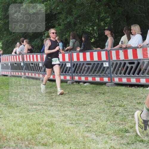 21.06.2025 - 27. Vierlanden-Triathlon KatJ http://msf.ph/oto/8015229 15.06.2025 13:13:16 Ziel 677, 723, 761 meine-sportfotos.de