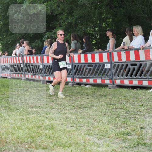 21.06.2025 - 27. Vierlanden-Triathlon KatJ http://msf.ph/oto/8015240 15.06.2025 13:13:16 Ziel 677, 723, 761 meine-sportfotos.de
