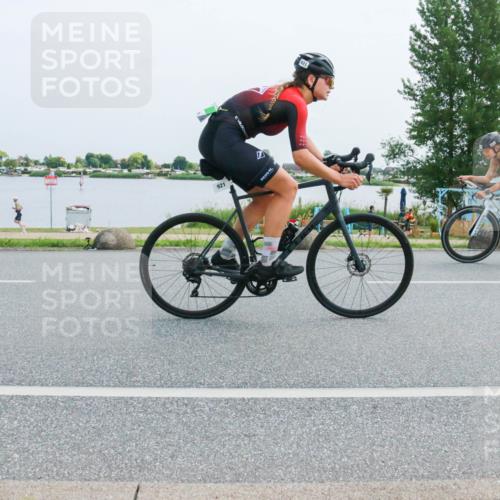 21.06.2025 - 27. Vierlanden-Triathlon H.Heesch http://msf.ph/oto/8015262 15.06.2025 11:53:11 Radfahren 687, 921, 934 meine-sportfotos.de