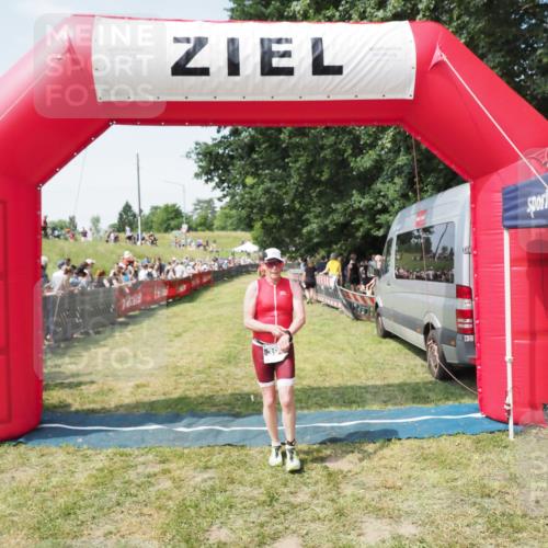 21.06.2025 - 27. Vierlanden-Triathlon MichiJ http://msf.ph/oto/8015293 15.06.2026 11:32:01 Ziel 399 meine-sportfotos.de