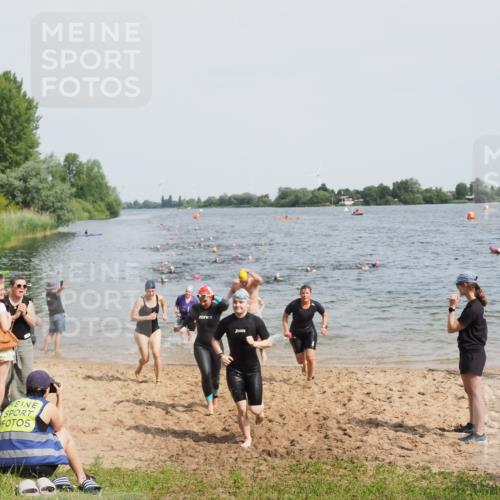 21.06.2025 - 27. Vierlanden-Triathlon MichiJ http://msf.ph/oto/8015300 15.06.2026 10:16:27 Schwimmen 477, 487, 491, 494, 499, 523, 526, 549, 574, 614, 634 meine-sportfotos.de