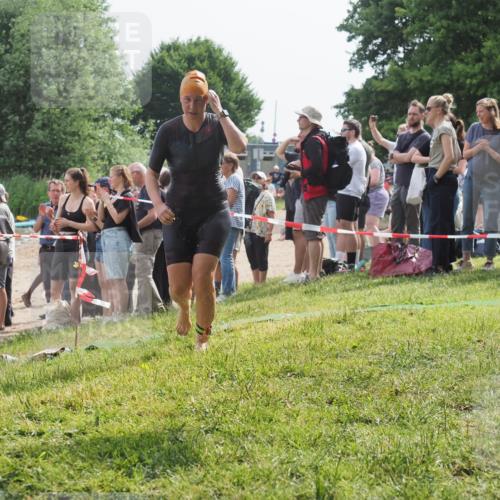15.06.2025 - 27. Vierlanden-Triathlon KatJ http://msf.ph/oto/8015301 15.06.2025 10:15:31 Schwimmen 508, 511, 542, 554, 579, 613, 620, 631 meine-sportfotos.de