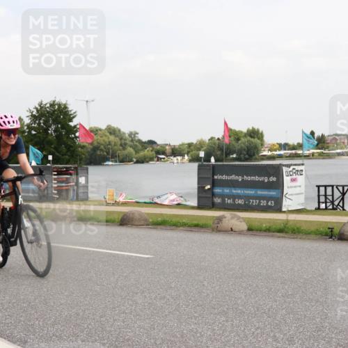 21.06.2025 - 27. Vierlanden-Triathlon H.Heesch http://msf.ph/oto/8015310 15.06.2025 12:02:48 Radfahren 815, 834, 888, 965 meine-sportfotos.de