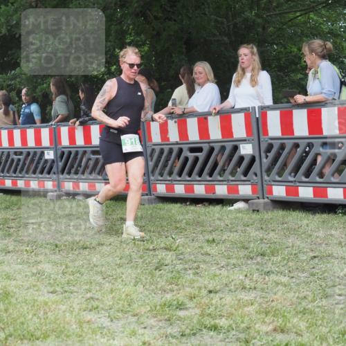 21.06.2025 - 27. Vierlanden-Triathlon KatJ http://msf.ph/oto/8015313 15.06.2025 13:13:16 Ziel 677, 723, 761 meine-sportfotos.de