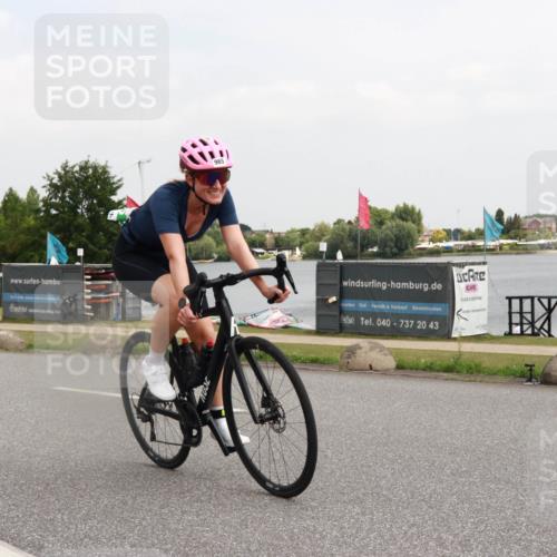 21.06.2025 - 27. Vierlanden-Triathlon H.Heesch http://msf.ph/oto/8015316 15.06.2025 12:02:49 Radfahren 815, 834, 888, 965 meine-sportfotos.de