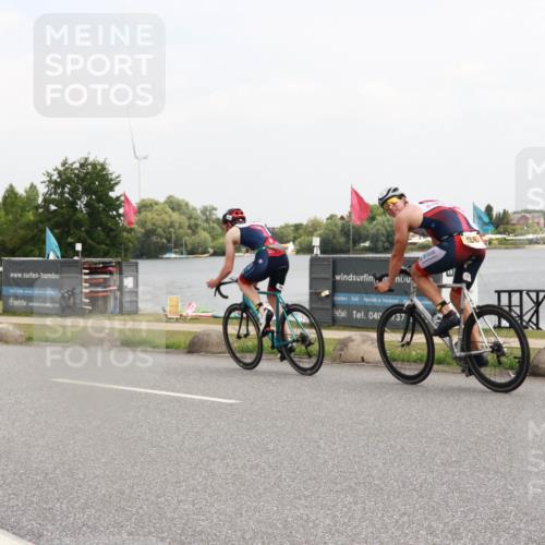 21.06.2025 - 27. Vierlanden-Triathlon H.Heesch http://msf.ph/oto/8015319 15.06.2025 12:02:55 Radfahren 984, 986, 988 meine-sportfotos.de