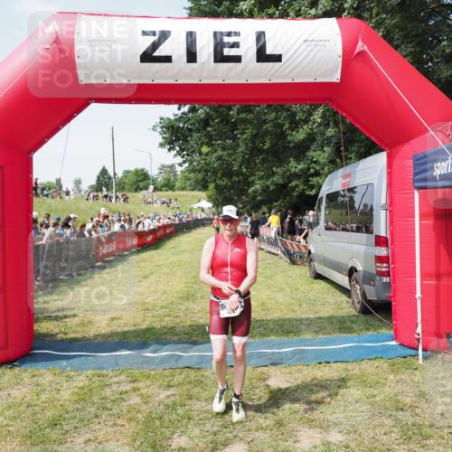 21.06.2025 - 27. Vierlanden-Triathlon MichiJ http://msf.ph/oto/8015321 15.06.2026 11:32:01 Ziel 399 meine-sportfotos.de
