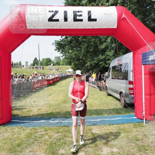 21.06.2025 - 27. Vierlanden-Triathlon MichiJ http://msf.ph/oto/8015326 15.06.2026 11:32:01 Ziel 399 meine-sportfotos.de