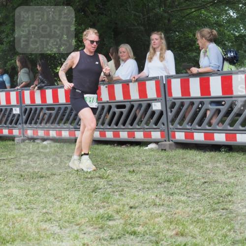 21.06.2025 - 27. Vierlanden-Triathlon KatJ http://msf.ph/oto/8015330 15.06.2025 13:13:17 Ziel 723, 761 meine-sportfotos.de
