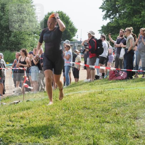 15.06.2025 - 27. Vierlanden-Triathlon KatJ http://msf.ph/oto/8015336 15.06.2025 10:15:31 Schwimmen 508, 511, 542, 554, 579, 613, 620, 631 meine-sportfotos.de