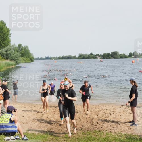 21.06.2025 - 27. Vierlanden-Triathlon MichiJ http://msf.ph/oto/8015337 15.06.2026 10:16:28 Schwimmen 477, 487, 491, 494, 499, 523, 526, 549, 574, 614, 634 meine-sportfotos.de