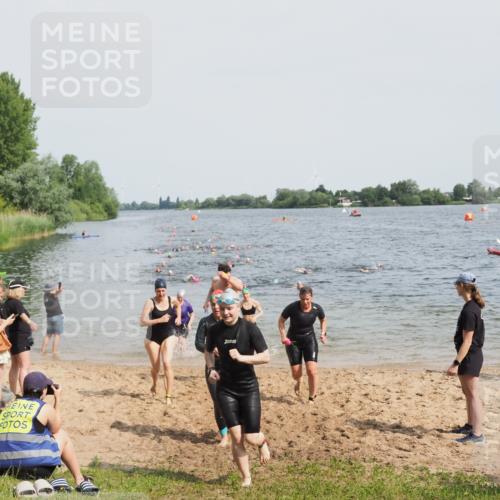 21.06.2025 - 27. Vierlanden-Triathlon MichiJ http://msf.ph/oto/8015347 15.06.2026 10:16:28 Schwimmen 477, 487, 491, 494, 499, 523, 526, 549, 574, 614, 634 meine-sportfotos.de