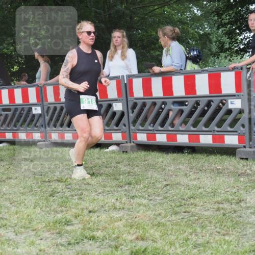21.06.2025 - 27. Vierlanden-Triathlon KatJ http://msf.ph/oto/8015352 15.06.2025 13:13:17 Ziel 723, 761 meine-sportfotos.de