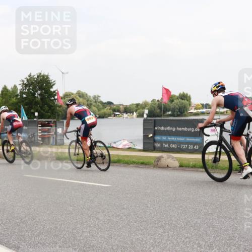 21.06.2025 - 27. Vierlanden-Triathlon H.Heesch http://msf.ph/oto/8015354 15.06.2025 12:02:55 Radfahren 984, 986, 988 meine-sportfotos.de