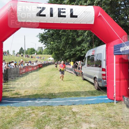 21.06.2025 - 27. Vierlanden-Triathlon MichiJ http://msf.ph/oto/8015369 15.06.2026 11:32:09 Ziel 183 meine-sportfotos.de