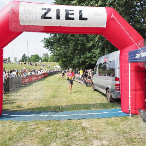 21.06.2025 - 27. Vierlanden-Triathlon MichiJ http://msf.ph/oto/8015375 15.06.2026 11:32:09 Ziel 183 meine-sportfotos.de