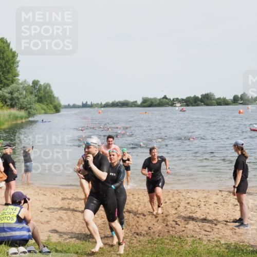 21.06.2025 - 27. Vierlanden-Triathlon MichiJ http://msf.ph/oto/8015376 15.06.2026 10:16:29 Schwimmen 477, 487, 491, 494, 499, 526, 549, 574, 614, 634 meine-sportfotos.de