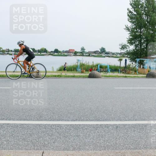 21.06.2025 - 27. Vierlanden-Triathlon H.Heesch http://msf.ph/oto/8015379 15.06.2025 11:53:50 Radfahren 893 meine-sportfotos.de