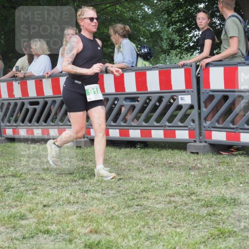 21.06.2025 - 27. Vierlanden-Triathlon KatJ http://msf.ph/oto/8015380 15.06.2025 13:13:17 Ziel 723, 761 meine-sportfotos.de