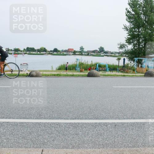 21.06.2025 - 27. Vierlanden-Triathlon H.Heesch http://msf.ph/oto/8015386 15.06.2025 11:53:50 Radfahren 893 meine-sportfotos.de