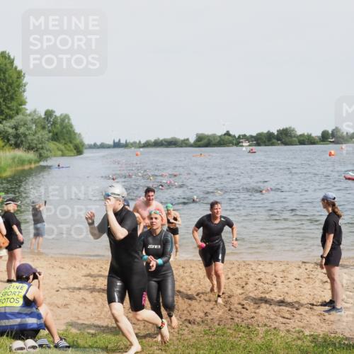 21.06.2025 - 27. Vierlanden-Triathlon MichiJ http://msf.ph/oto/8015387 15.06.2026 10:16:29 Schwimmen 477, 487, 491, 494, 499, 526, 549, 574, 614, 634 meine-sportfotos.de