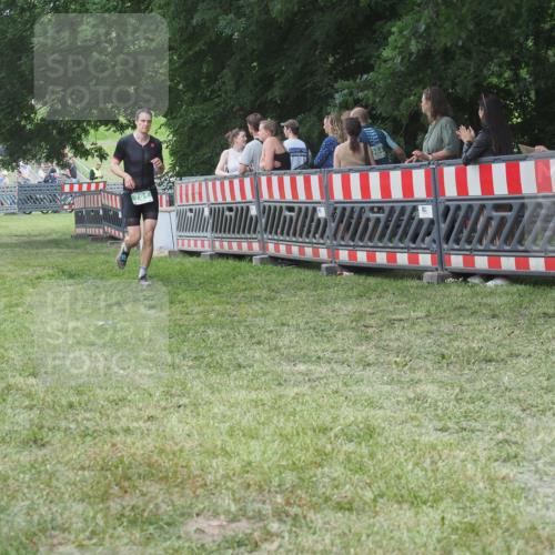 21.06.2025 - 27. Vierlanden-Triathlon KatJ http://msf.ph/oto/8015392 15.06.2025 13:13:21 Ziel 723, 761 meine-sportfotos.de