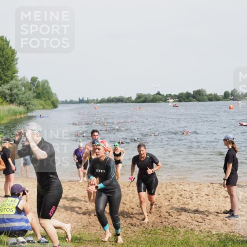 21.06.2025 - 27. Vierlanden-Triathlon MichiJ http://msf.ph/oto/8015401 15.06.2026 10:16:29 Schwimmen 477, 487, 491, 494, 499, 526, 549, 574, 614, 634 meine-sportfotos.de