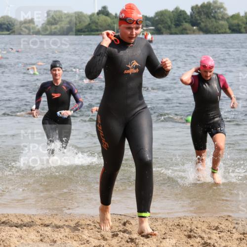 15.06.2025 - 27. Vierlanden-Triathlon Lena Gebhardt http://msf.ph/oto/8015414 15.06.2025 10:14:58 Schwimmen 476, 521, 525, 528, 570, 592, 593, 597, 605, 608, 1397 meine-sportfotos.de