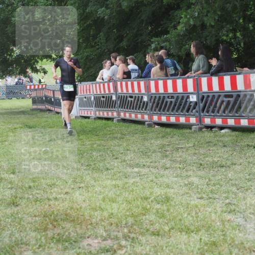 21.06.2025 - 27. Vierlanden-Triathlon KatJ http://msf.ph/oto/8015415 15.06.2025 13:13:22 Ziel 723, 761 meine-sportfotos.de