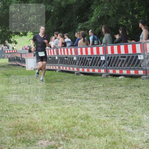 21.06.2025 - 27. Vierlanden-Triathlon KatJ http://msf.ph/oto/8015425 15.06.2025 13:13:22 Ziel 723, 761 meine-sportfotos.de