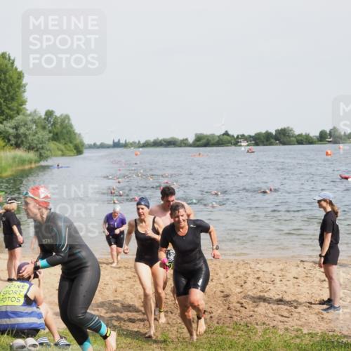 21.06.2025 - 27. Vierlanden-Triathlon MichiJ http://msf.ph/oto/8015441 15.06.2026 10:16:30 Schwimmen 477, 487, 491, 494, 499, 526, 549, 574, 614, 634 meine-sportfotos.de