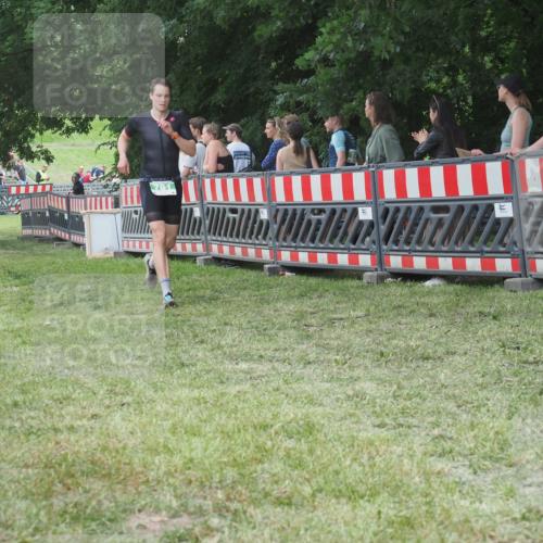 21.06.2025 - 27. Vierlanden-Triathlon KatJ http://msf.ph/oto/8015442 15.06.2025 13:13:22 Ziel 723, 761 meine-sportfotos.de