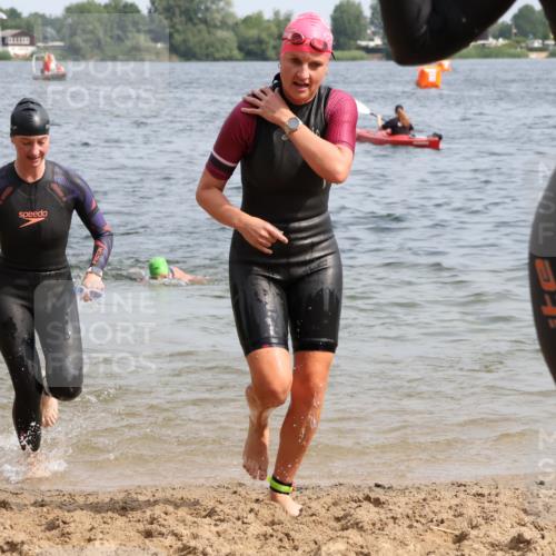 15.06.2025 - 27. Vierlanden-Triathlon Lena Gebhardt http://msf.ph/oto/8015445 15.06.2025 10:14:59 Schwimmen 476, 521, 525, 528, 570, 587, 592, 593, 597, 605, 608, 635, 1397 meine-sportfotos.de