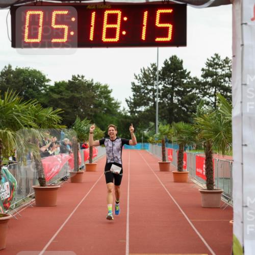 15.06.2025 - 7 Türme Triathlon Michael Strokosch http://msf.ph/oto/8015450 15.06.2025 15:18:15 Ziel 305 meine-sportfotos.de