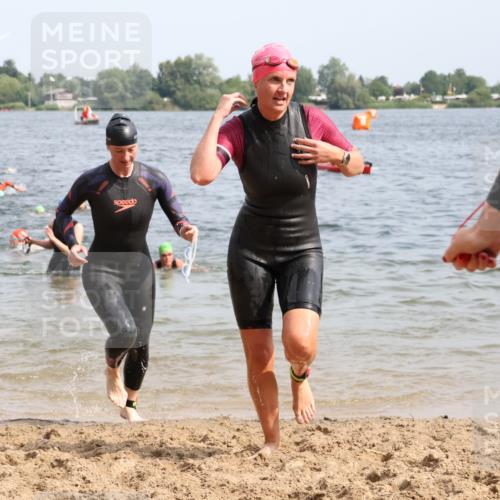 15.06.2025 - 27. Vierlanden-Triathlon Lena Gebhardt http://msf.ph/oto/8015451 15.06.2025 10:15:00 Schwimmen 476, 480, 521, 525, 528, 570, 587, 592, 593, 597, 605, 635, 1397 meine-sportfotos.de