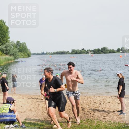 21.06.2025 - 27. Vierlanden-Triathlon MichiJ http://msf.ph/oto/8015453 15.06.2026 10:16:30 Schwimmen 477, 487, 491, 494, 499, 526, 549, 574, 614, 634 meine-sportfotos.de