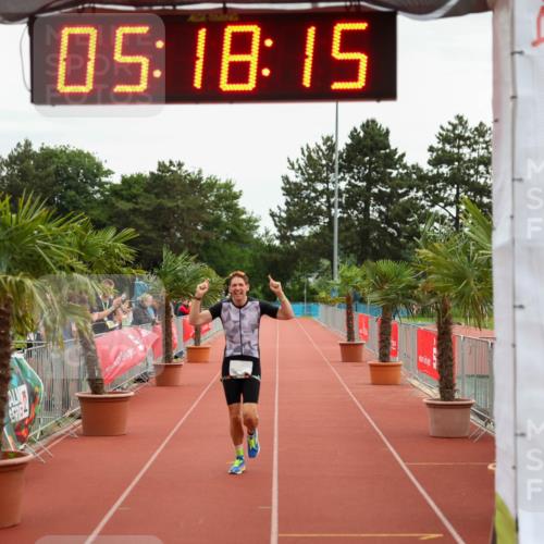 15.06.2025 - 7 Türme Triathlon Michael Strokosch http://msf.ph/oto/8015454 15.06.2025 15:18:15 Ziel 305 meine-sportfotos.de