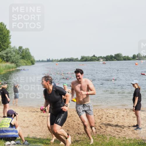 21.06.2025 - 27. Vierlanden-Triathlon MichiJ http://msf.ph/oto/8015457 15.06.2026 10:16:30 Schwimmen 477, 487, 491, 494, 499, 526, 549, 574, 614, 634 meine-sportfotos.de