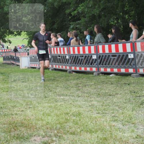 21.06.2025 - 27. Vierlanden-Triathlon KatJ http://msf.ph/oto/8015462 15.06.2025 13:13:22 Ziel 723, 761 meine-sportfotos.de