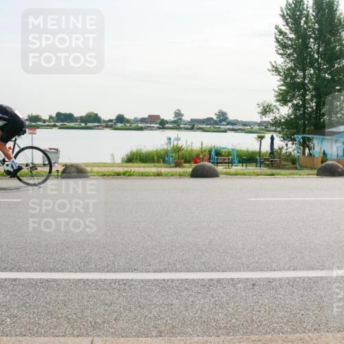 15.06.2025 - 27. Vierlanden-Triathlon H.Heesch http://msf.ph/oto/8015467 15.06.2025 09:09:08 Radfahren 242 meine-sportfotos.de